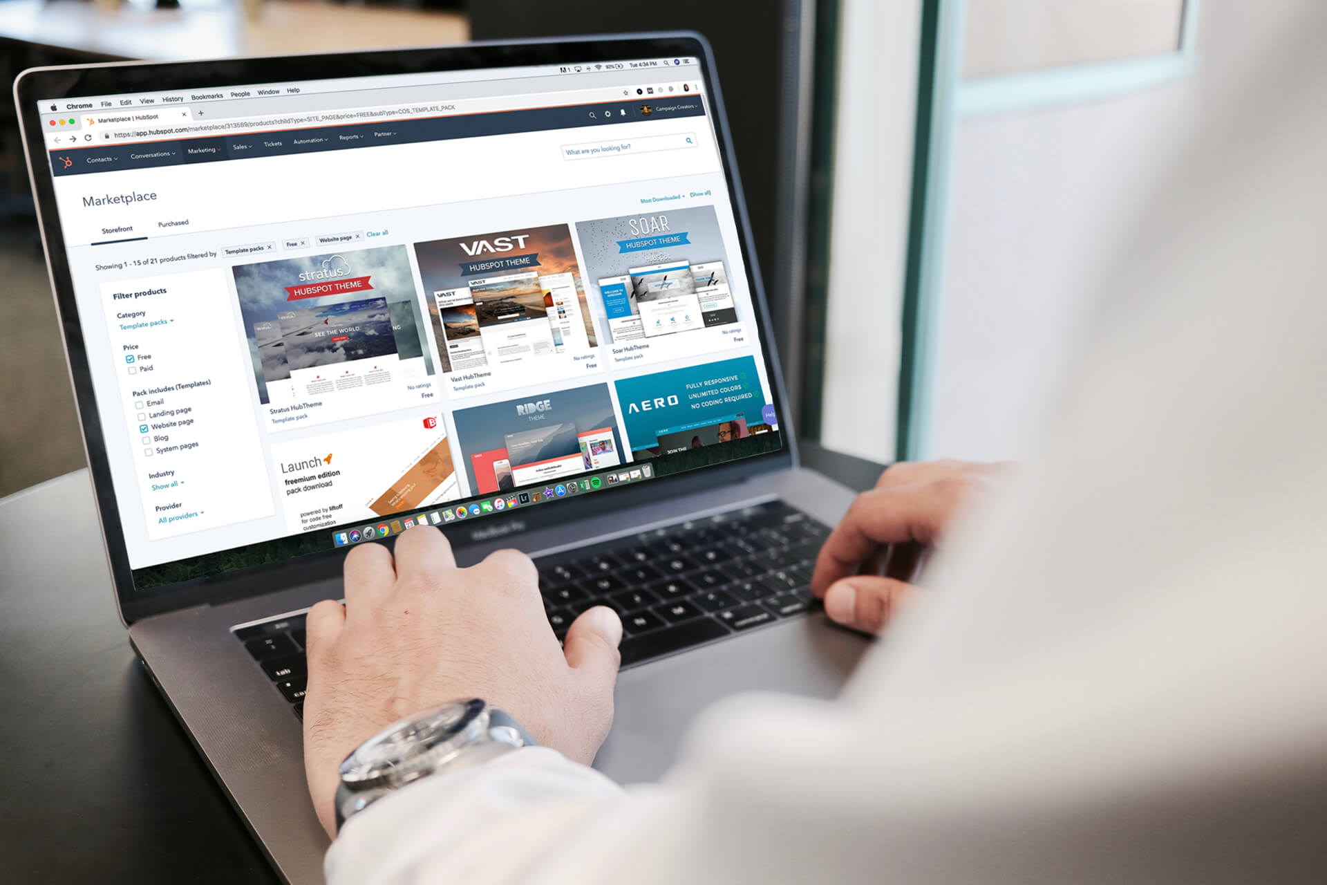 Kulcsrakész B2C webáruház modell